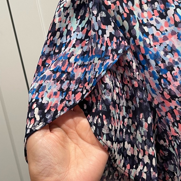 Daniel Rainn - Navy Print Short Sleeve Pleated  Blouse / Large - Picture 3 of 14